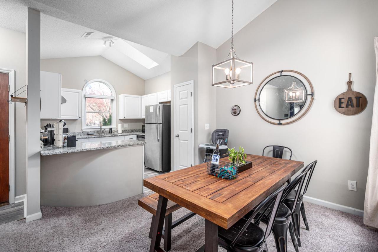 Cozy Industrial Kildaire Farms Home- Near Downtown Cary Bagian luar foto